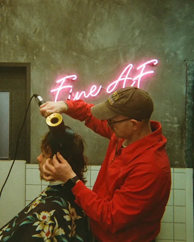 Under the Fine AF neon, mid-cut